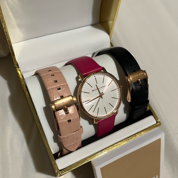 Michael Kors Pyper Interchangeable 3 Leather Strap Watch - Picture 3 of 6